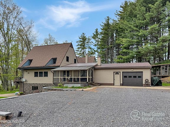 3rd image of 692 Lake Rd