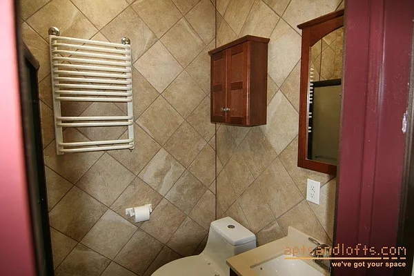 Rented by aptsandlofts.com | media 14