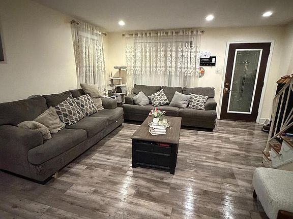 2nd image of 2843 Rawle St