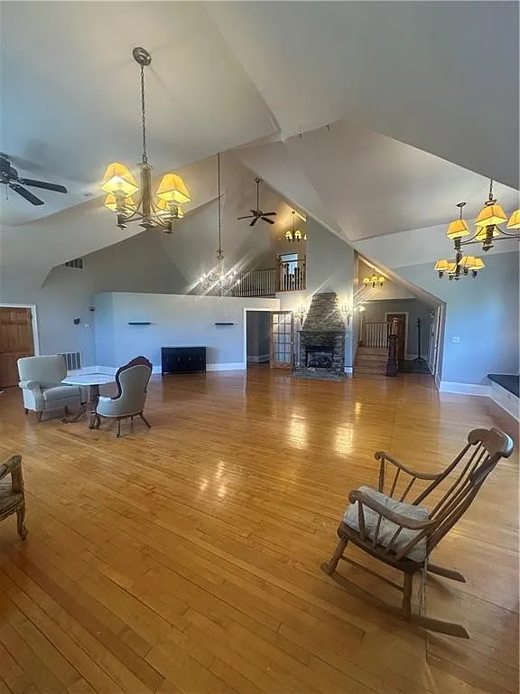 2 bed, 1.5 bath, 2700 sqft, $5,500 — Photo 3