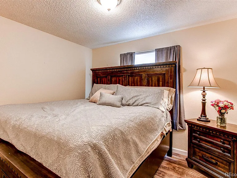23527 Broadmoor Dr — Photo 25