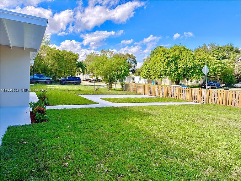 124 Harvard Rd — Photo 3