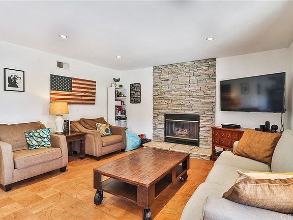 3rd image of 22928 Vose St