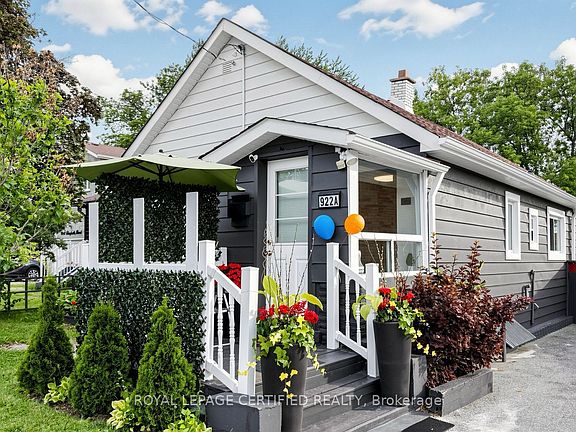 4th image of 922A Danforth Rd
