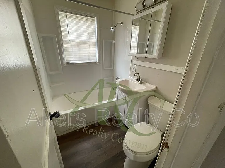 2210 Court St — Photo 9