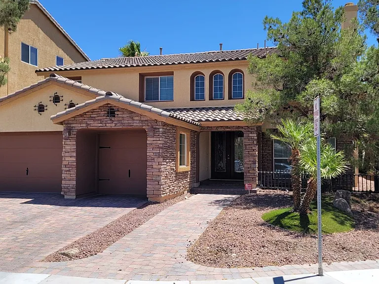 8586 Silver Coast St — Photo 2