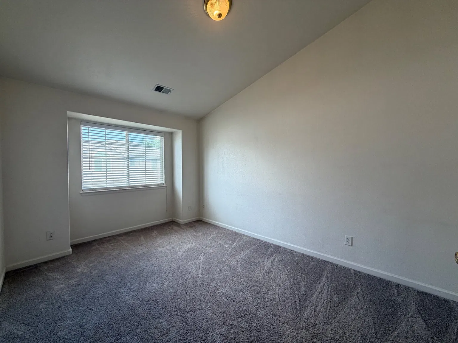 2 bed, 2.0 bath, 1356 sqft, $1,550 — Photo 4