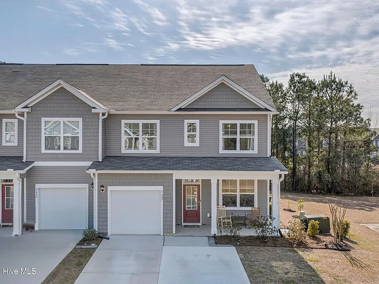 3647 Roseblossom Dr — Photo 2