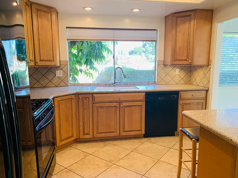 14751 Mulberry Ave — Photo 5