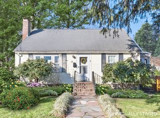 26 Oakledge Rd, Waltham, MA 02452