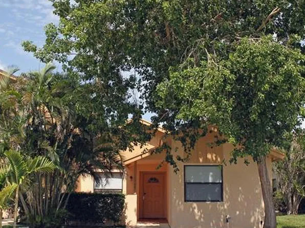 1308 White Pine Dr, Wellington, FL 33414