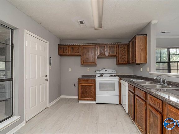 5th image of 331 Autumn Ln