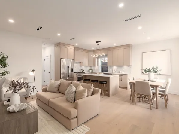 3506 Pender St #1, Vancouver, BC V5K 2L2