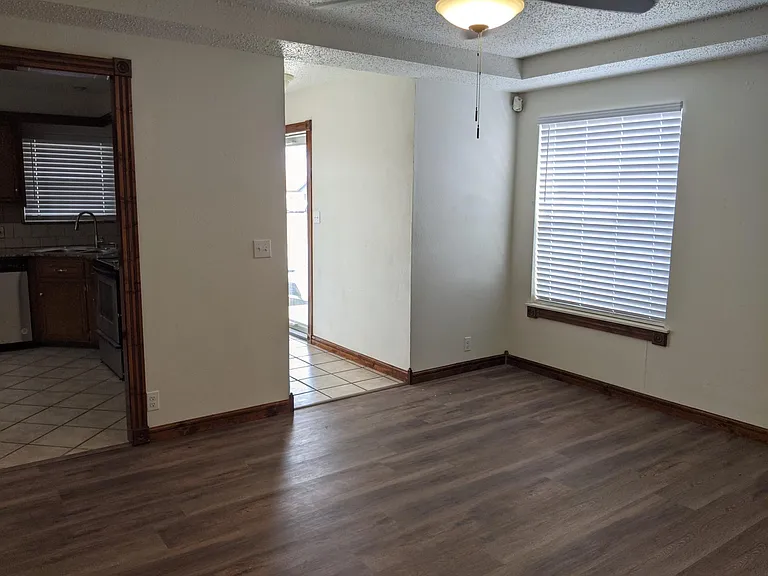 1013 Newport Ave — Photo 2
