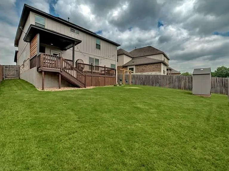 1404 Goldilocks Ln — Photo 29