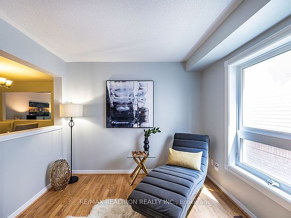 5th image of 82 Beachgrove Cres