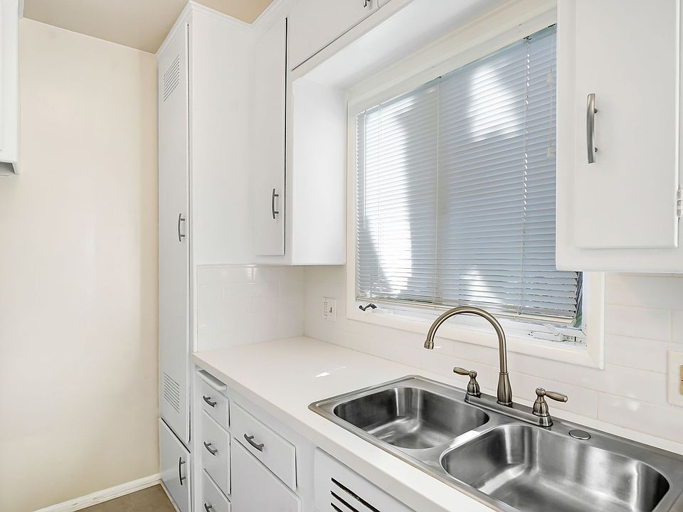1st image of 500 California Ave APT 18