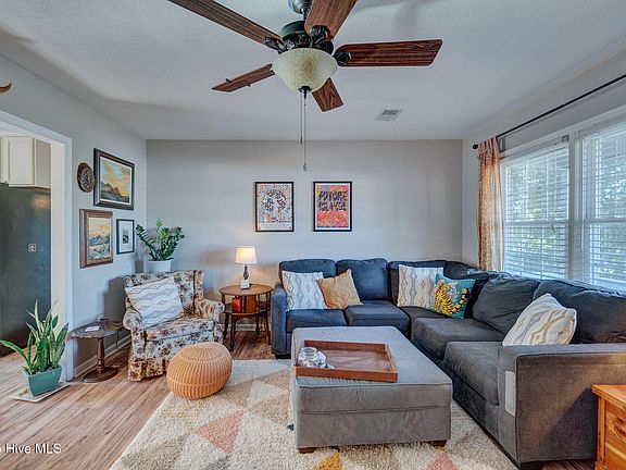 5th image of 309 Ventura Drive
