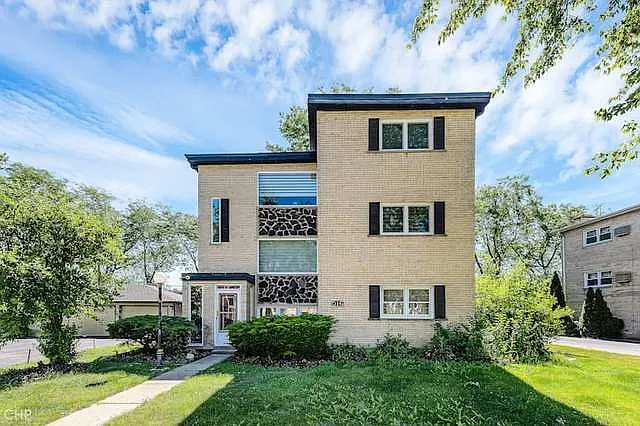 3 bed, 1.5 bath, 1300 sqft, $2,300 — Photo 1
