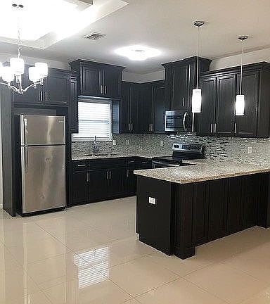 3rd image of 913 E La Cantera Ave