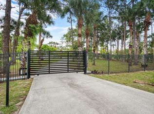 2590 39th St SW, Naples, FL 34117