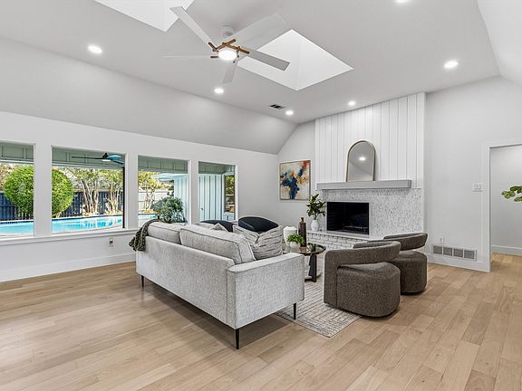 3rd image of 7031 Hunters Ridge Dr