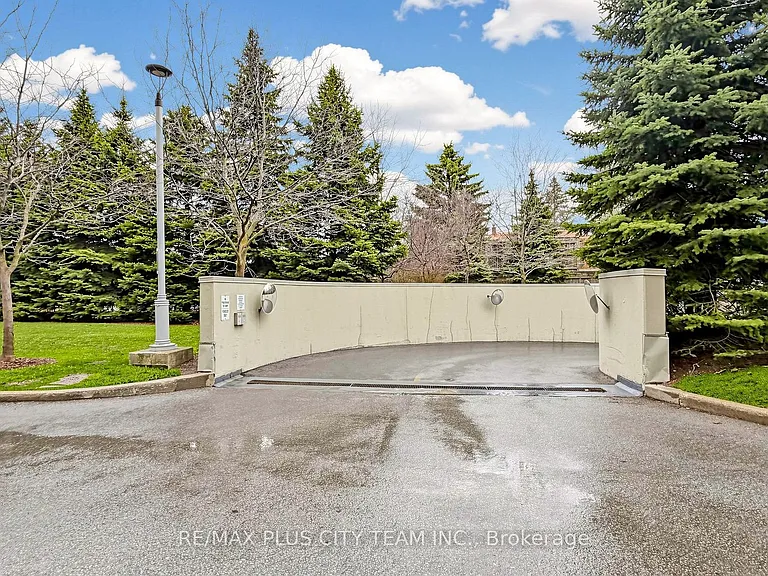 1720 Eglinton Ave E #812 — Photo 24