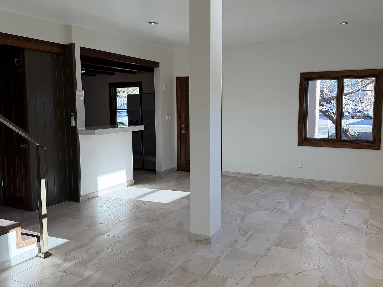 3 bed, 2046 sqft, $3,600 — Photo 3