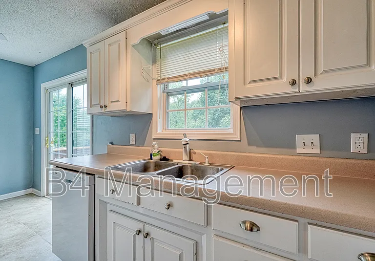 208 Cotton Creek Dr — Photo 10