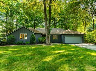 9 Woodbriar Ln, Rochester, NY 14624