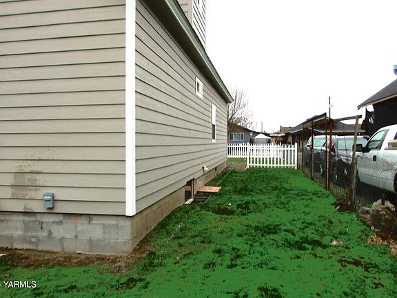 3rd image of 208 N Alder St