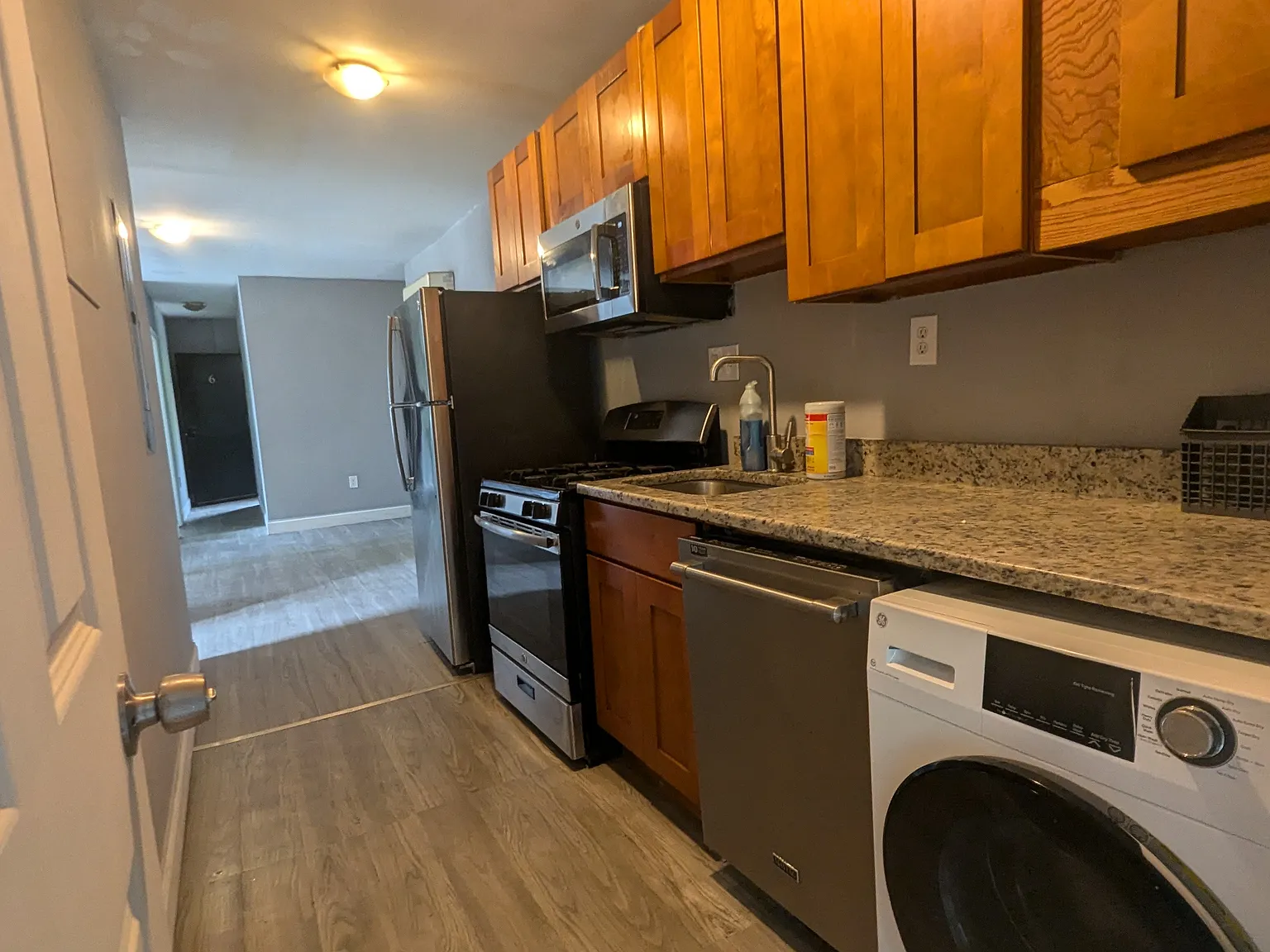 3 bed, 850 sqft, $800 — Photo 2