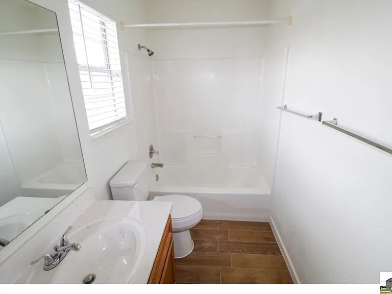 2412 Skylark Cir — Photo 11