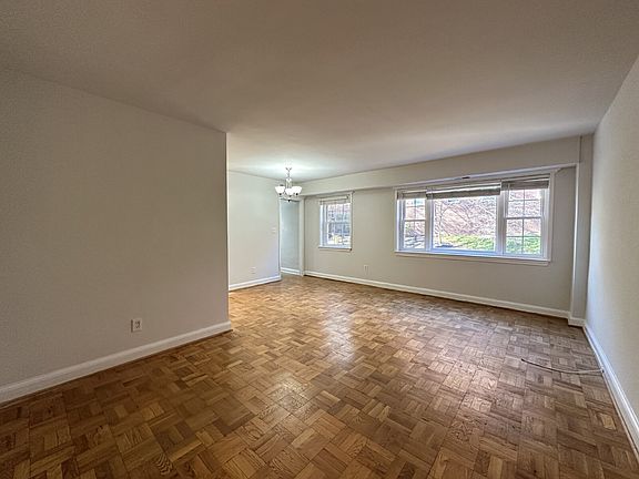 2nd image of 1322 Fort Myer Dr APT 915