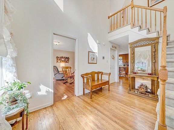 3rd image of 475 Riverbend Dr