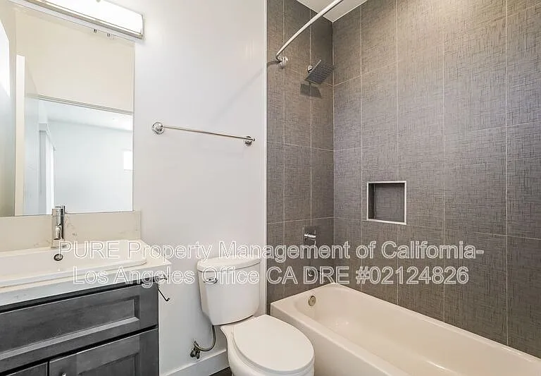 1340 N Kenmore Ave — Photo 10