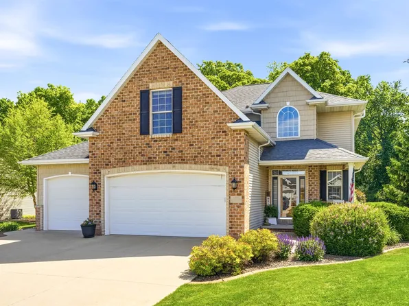1594 Kingswood Dr, Neenah, WI 54956