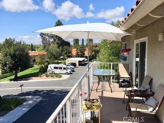 2 bed, 1009 sqft, $3,200 — Photo 1
