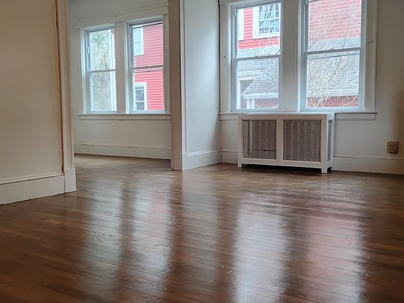 5th image of 18 Spring St