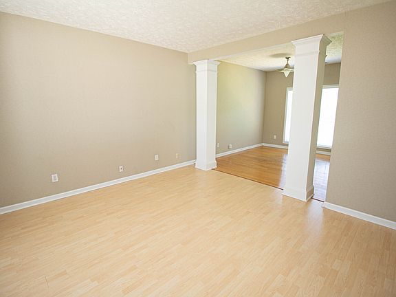 3rd image of 3890 Sugarbrook Dr
