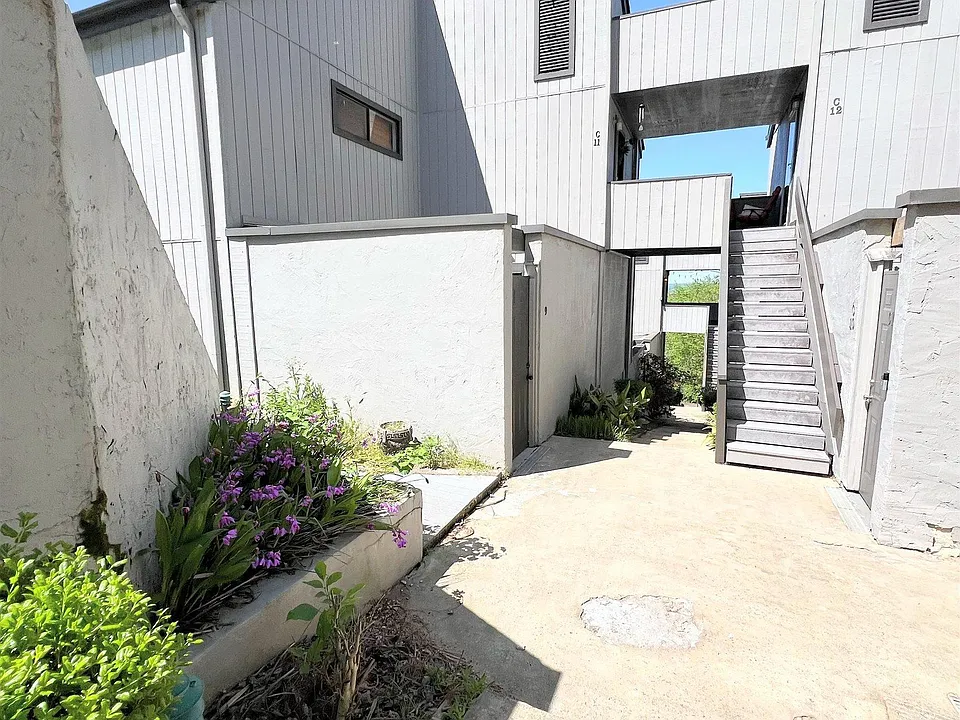 3350 Altamont Rd #C-9