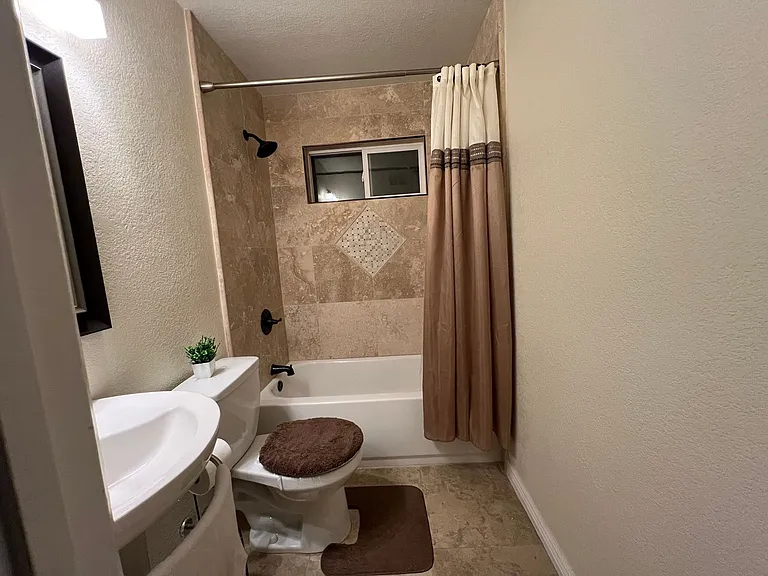 1050 Locust Pl — Photo 13