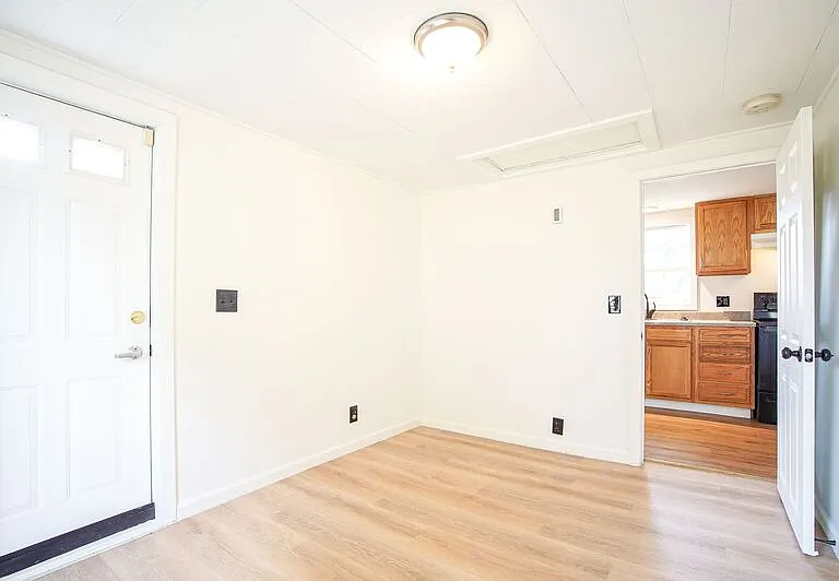 215 Eddy St — Photo 11