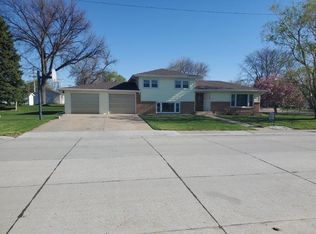 619 W 4th St, Grant, NE 69140