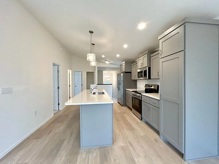 873 2nd Ave — Photo 10