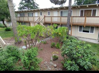 1040 10th St #4, Florence, OR 97439