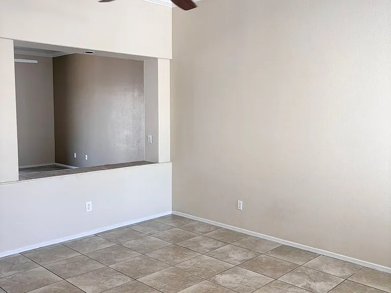 1083 W Aspen Ave — Photo 2