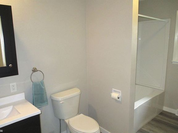 5th image of 212 N 6th St