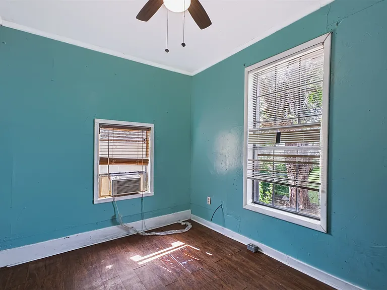 928 E Corona St — Photo 17