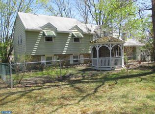 1 Fox Run Ln, Newtown Square, PA 19073